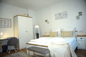 2 Schlafzimmer, Schreibtisch, Bügeleisen/Bügelbrett, kostenloses WLAN