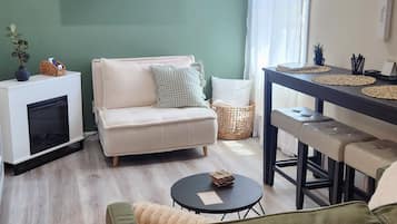 Smart TV, fireplace