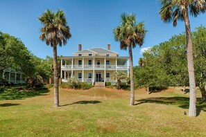 المنشأة من الخارج