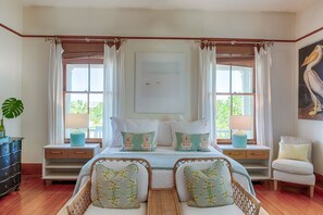 4 bedrooms, desk, iron/ironing board, free WiFi - Officers Row - Elegant historic mansion w/pool steps from beach (Tybee Island)