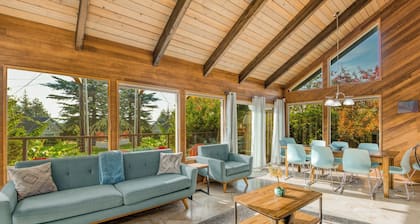 Spacious 5-bedroom house in Vancouver with nice decks and beautiful view