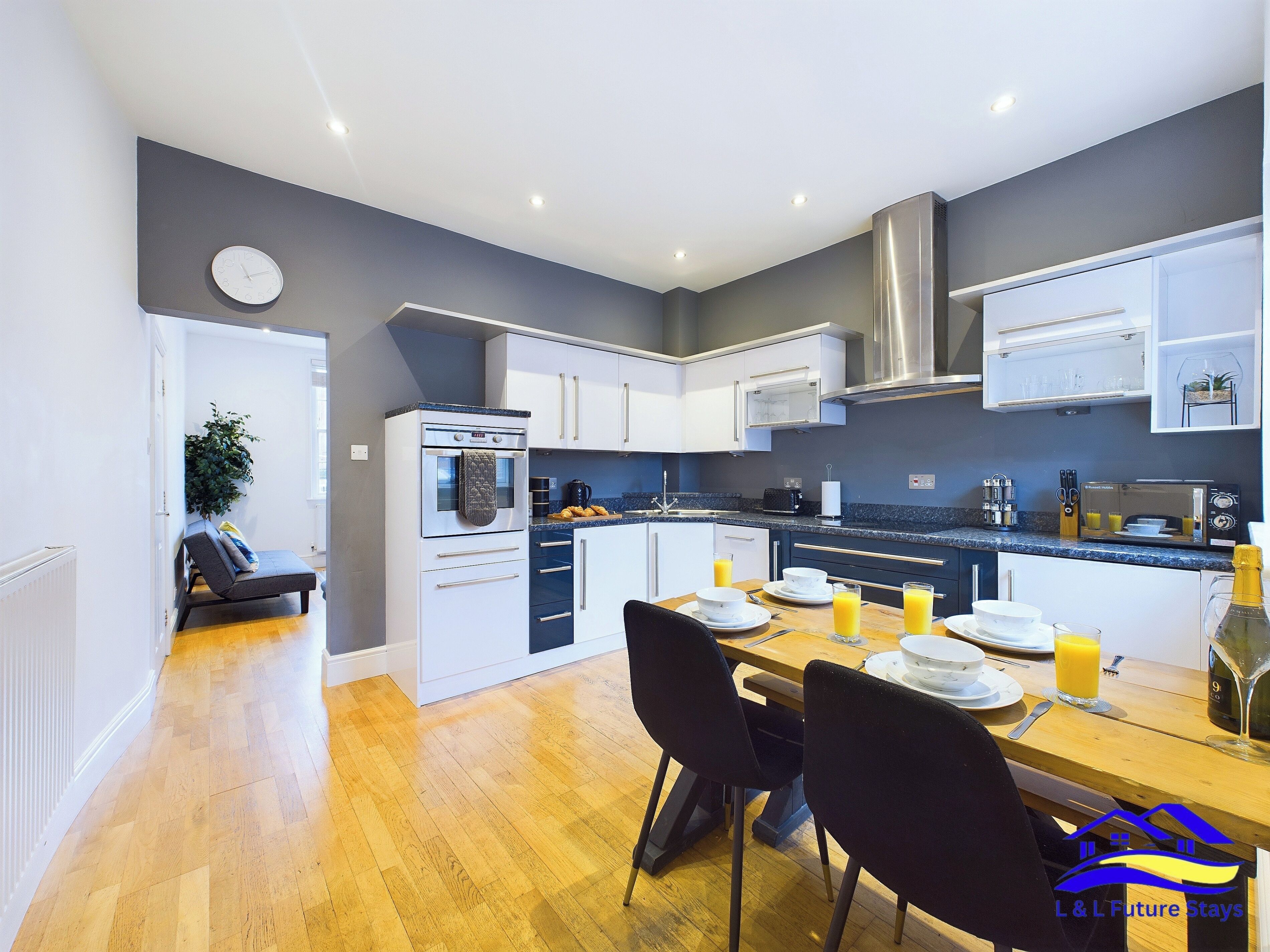 Hus | Eget kjøkken | Kjøleskap, mikrobølgeovn, ovn og kokeplater