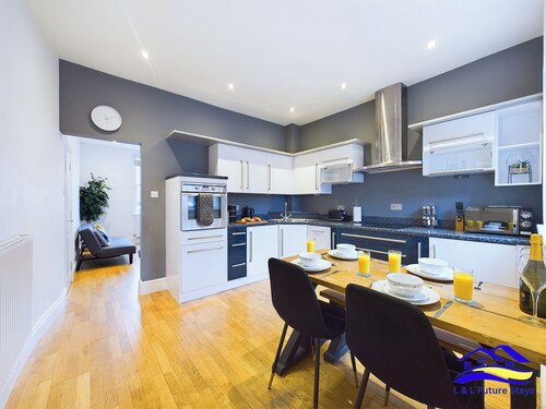 2br-sleeps4-citycentre-freeparking