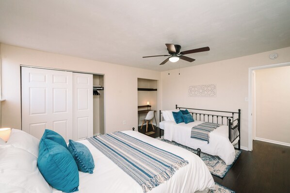 3 bedrooms, desk, iron/ironing board, free WiFi