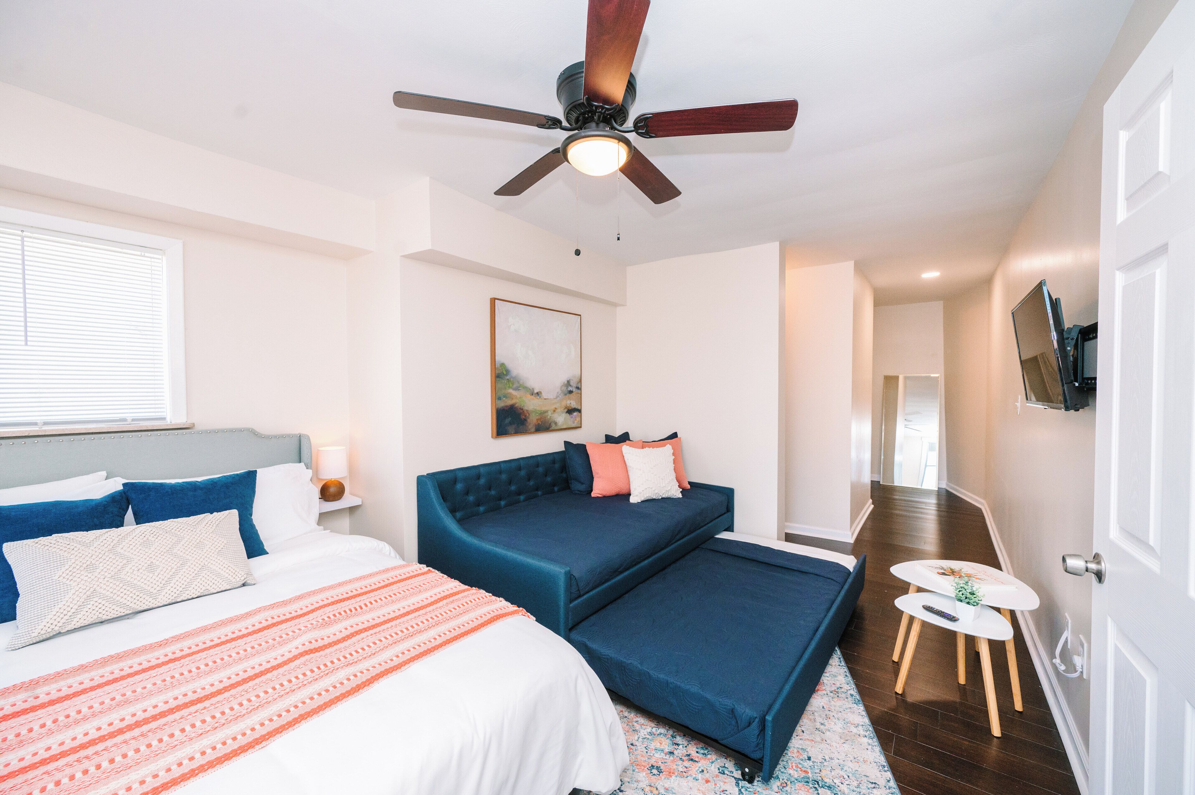 3 habitaciones, escritorio, tabla de planchar con plancha y wifi gratis 