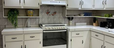 Fridge, oven, coffee/tea maker, toaster