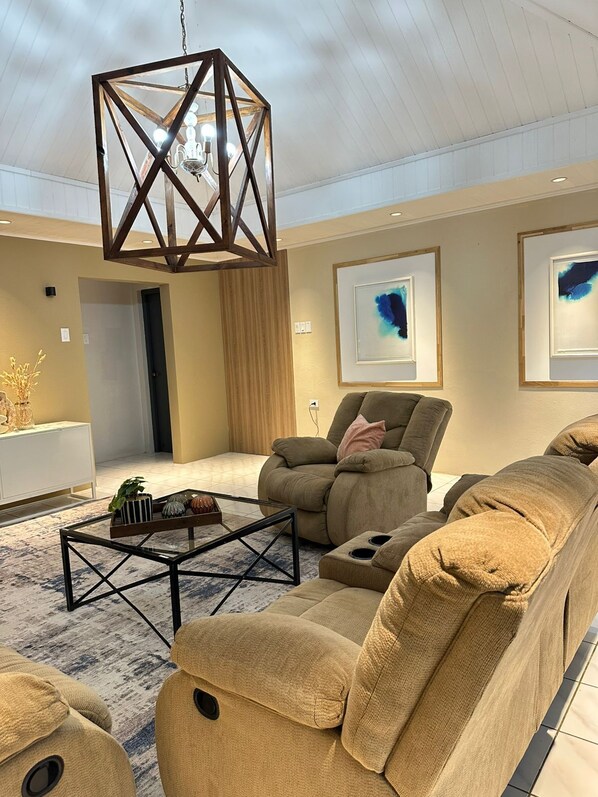 Interior - The Golden Shell (Noord)