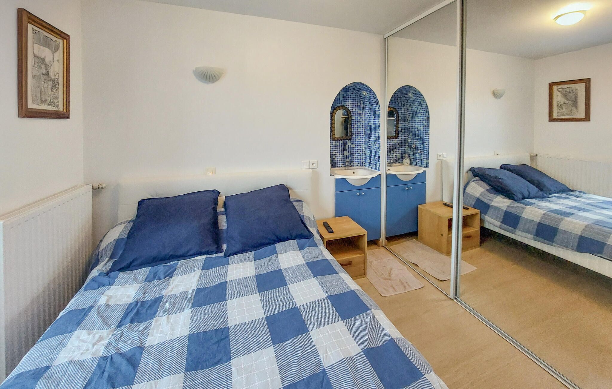 1 chambre, lit parapluie, Wi-Fi gratuit, draps fournis
