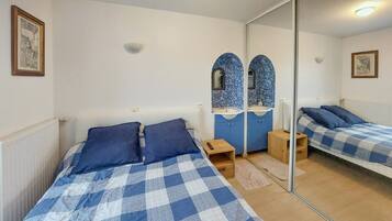 1 chambre, lit parapluie, Wi-Fi gratuit, draps fournis