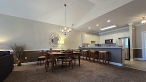 Dining - Myrtlewood Condo-Covered Porch, Pool & Hot Tub (Myrtle Beach)