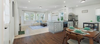 Spaciously Convenient Lake House 4 BR, 2 BA, 8 ppl