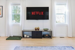 Interior - Spaciously Convenient Lake House 4 BR, 2 BA, 8 ppl (Braintree)