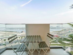 Apartment (1 Bedroom) | Balcony - Gorgeous 1B Apt With Balcony in Azizi Fawad (Dubai)