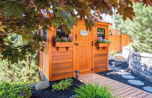 Exterior detail - Sunrise Valley Suite (West Kelowna)