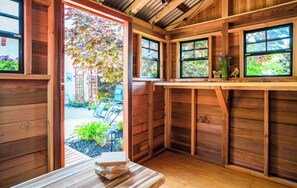 Interior - Sunrise Valley Suite (West Kelowna)