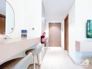 Apartment (0 Bedroom) | Iron/ironing board, bed sheets - Cozy Studio With Balcony & Stunning Views (Dubai)