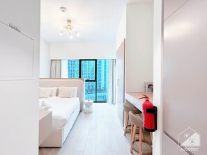 Apartment (0 Bedroom) - Cozy Studio With Balcony & Stunning Views (Dubai)