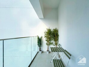 Apartment (0 Bedroom) | Balcony - Cozy Studio With Balcony & Stunning Views (Dubai)