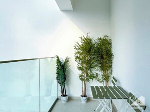 Apartment (0 Bedroom) | Balcony - Cozy Studio With Balcony & Stunning Views (Dubai)