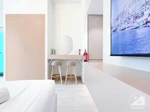 Apartment (0 Bedroom) | Iron/ironing board, bed sheets - Cozy Studio With Balcony & Stunning Views (Dubai)