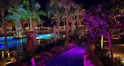 Chic resort with WiFi, AC, fitness room in sunny San Jose del Cabo