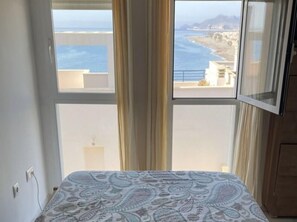 2 bedrooms, iron/ironing board, bed sheets