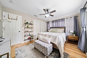 3 chambres, fer et planche à repasser, Wi-Fi, draps fournis