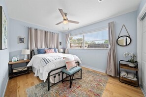 3 chambres, fer et planche à repasser, Wi-Fi, draps fournis