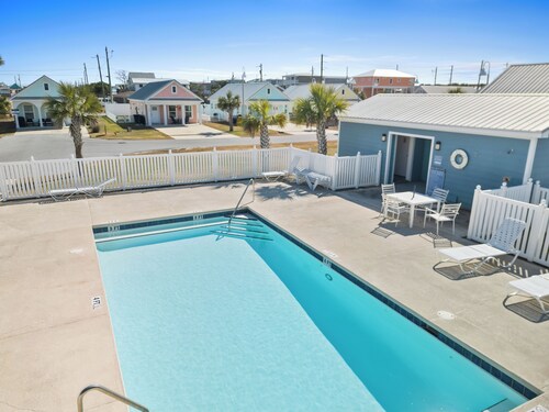 Walk to Beach | Mexico Beach Cottage w/ Pool