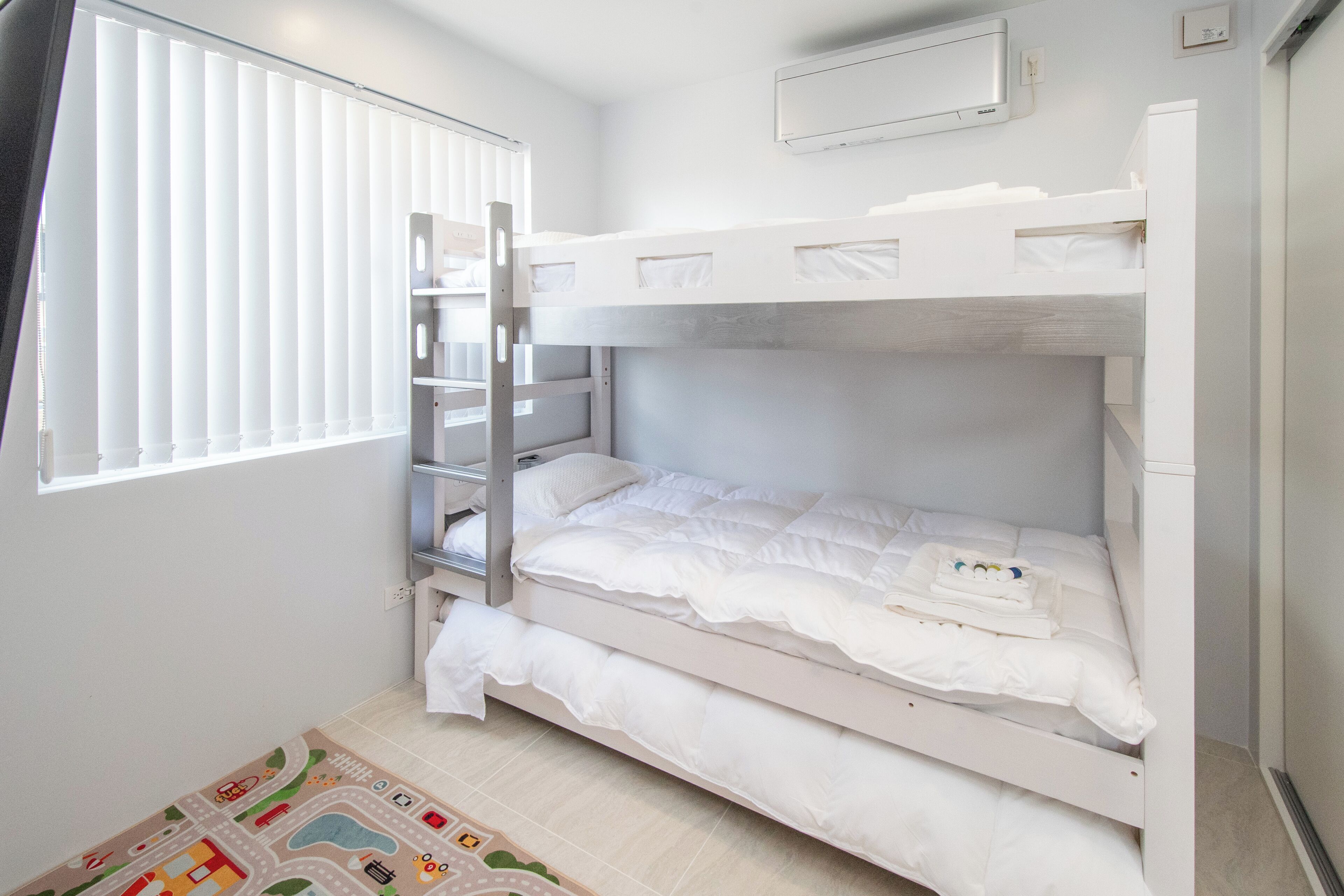 2 室のベッドルーム、アイロン / アイロ ン台、WiFi、ベッドシーツ