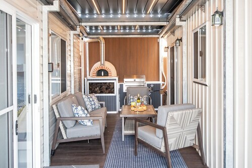 Aotearoa House NZ Style Tokeshi, Yomitan, BBQ, Pizza Oven Outdoor Patio, 5 beds