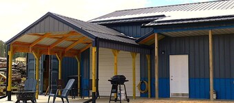 Spacious studio near Custer, WiFi, pet friendly, paved road, no cleaning fee.