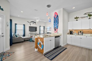 Interior - Coastal Getaway w/ Community Pool + Fishing Nearby (Rockport)