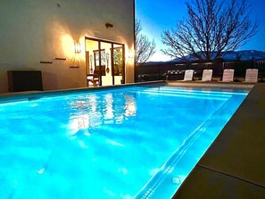 Piscina all'aperto, una piscina riscaldata