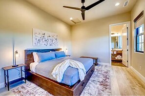 8 soverom, strykejern/-brett, reiseseng for barn og wi-fi (inkludert)