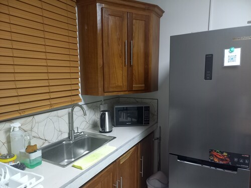 Charming 2-bedroom apartment in fabulous Montrose with WiFi, AC