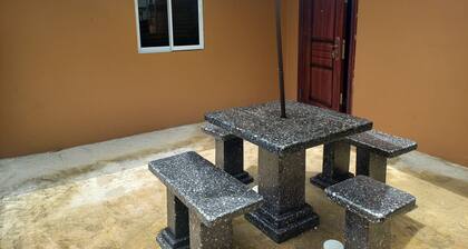 Charming 2-bedroom apartment in fabulous Montrose with WiFi, AC