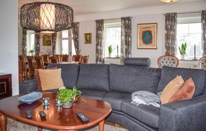 Smart TV, fireplace - 4 bedroom nice home in Rydsgård (Rydsgård)