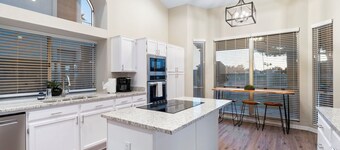 Sunset Oasis: 4 Bed Retreat w/ Pool Heating Included! Stunning Golf Course Views