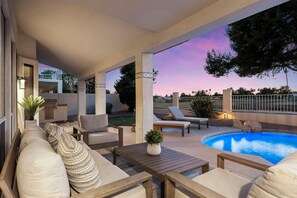 Terrace/patio - Sunset Oasis: 4 Bed Retreat w/ Pool Heating Included! Stunning Golf Course Views (Glendale)