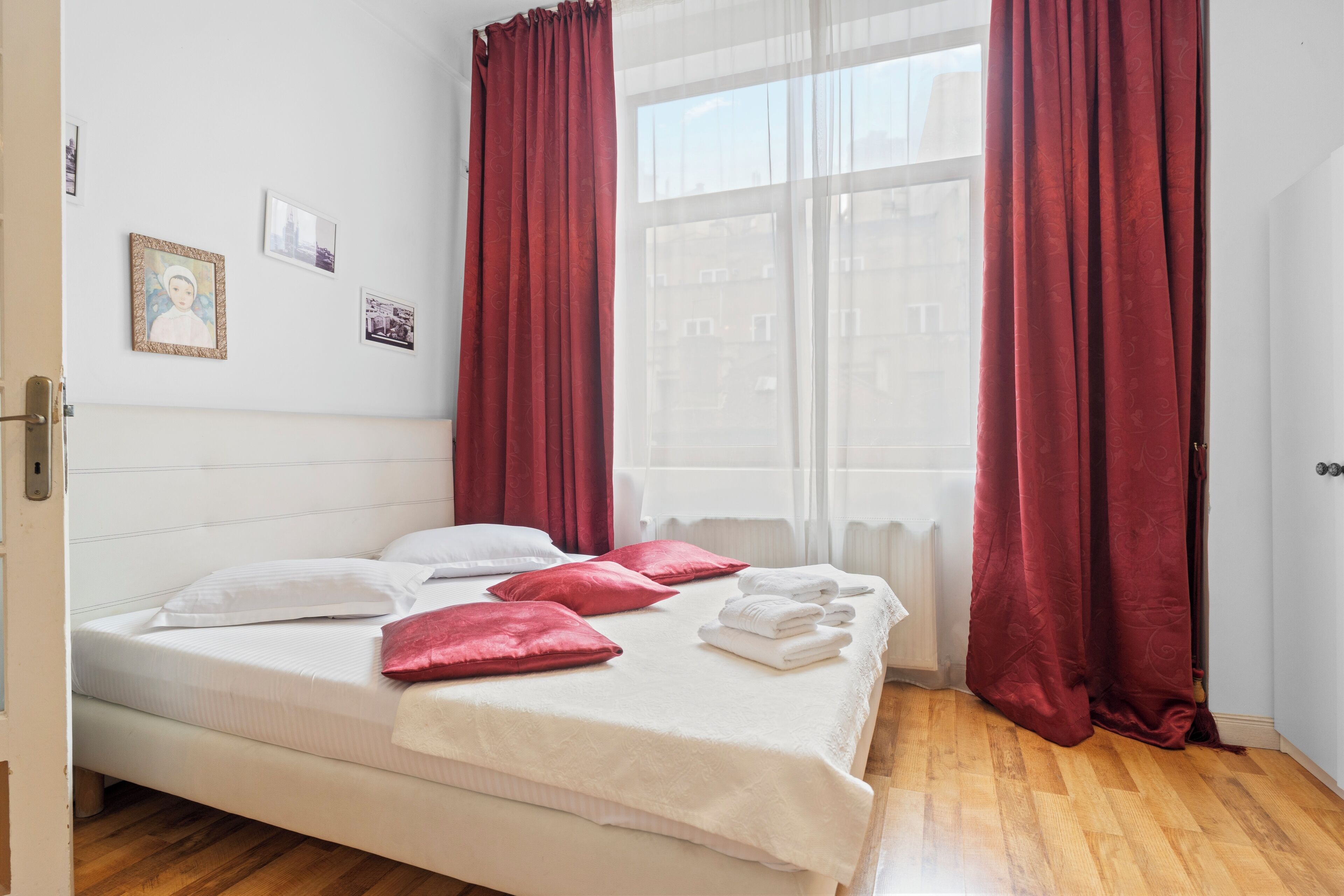 2 bedrooms, desk, iron/ironing board, free WiFi