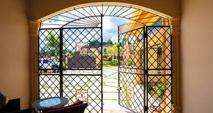 Elegant apartment with WiFi in safe , private area in Mandeville
