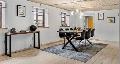 Belle maison de 2 chambres Ă Bogense