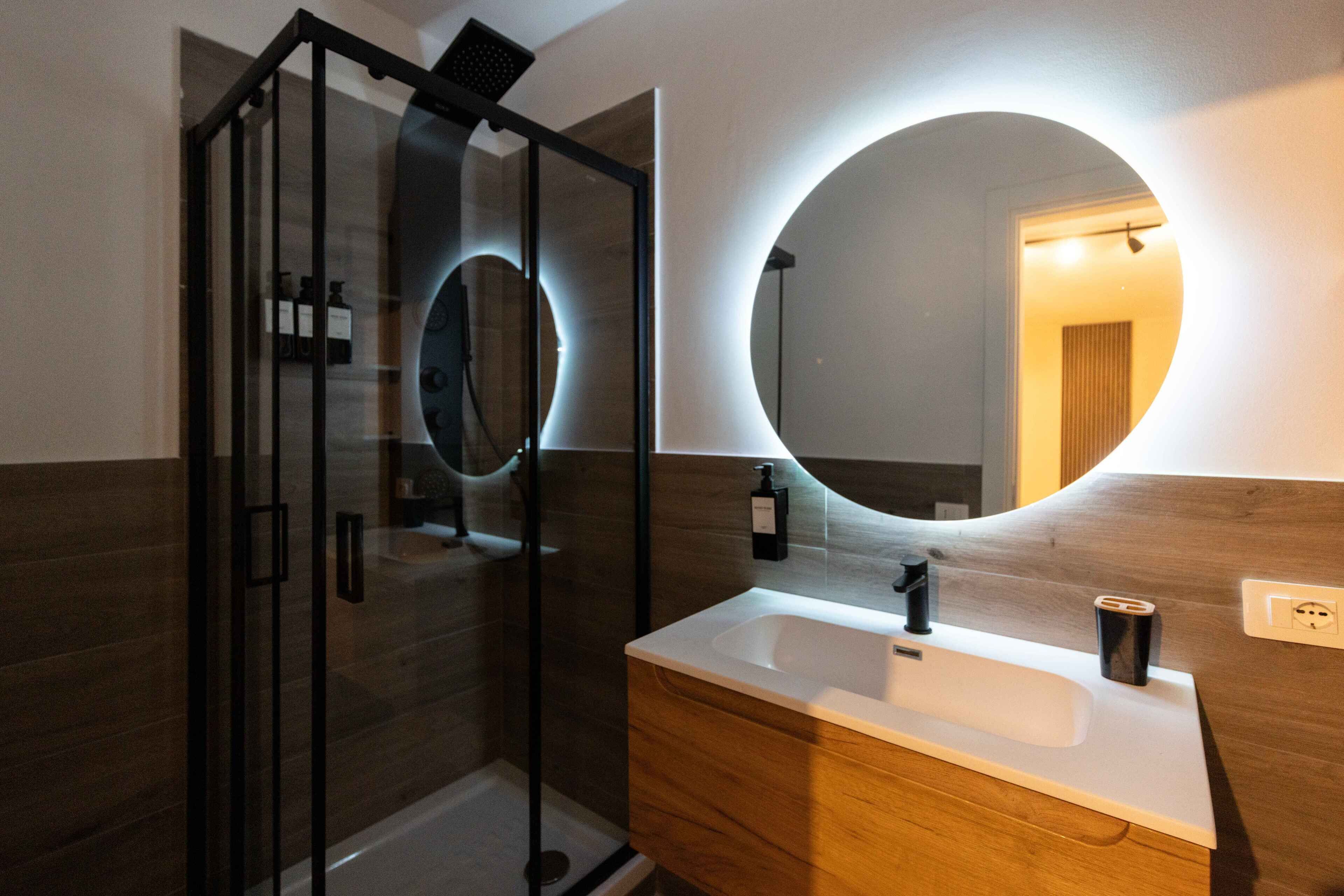 Luxury Apartment, 1 Bedroom, Non Smoking, Courtyard View | Bathroom | Shower, hair dryer, towels, soap
