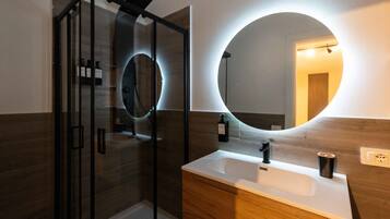Luxury Apartment, 1 Bedroom, Non Smoking, Courtyard View | Bathroom | Shower, hair dryer, towels, soap