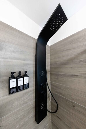 Bathroom - Urban Chic Luxury Suite Apartments (Rome)