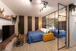 Luxury Apartment, 1 Bedroom, Non Smoking, Courtyard View | Living area