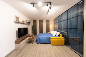 Luxury Apartment, 1 Bedroom, Non Smoking, Courtyard View | Living area
