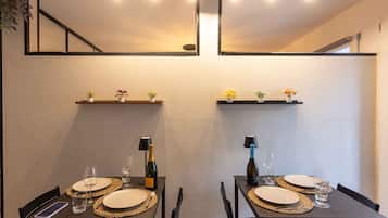 Luxury Apartment, 1 Bedroom, Non Smoking, Courtyard View | Private kitchen | Full-size fridge, microwave, oven, stovetop