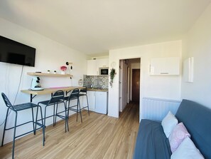 TV - ☀️ Studio balcony sea view on beach with swimming pool at Les Capitelles ☀️ (Saint-Cyprien)
